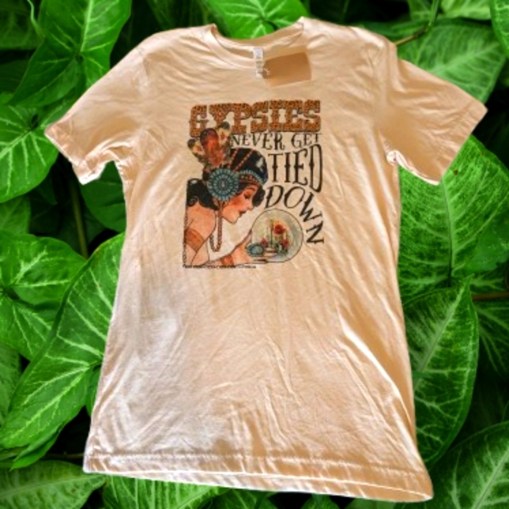 NEW Graphic Tee Fortune Teller Theme Artistic Print Medium ✨ 3 /$13 ✨